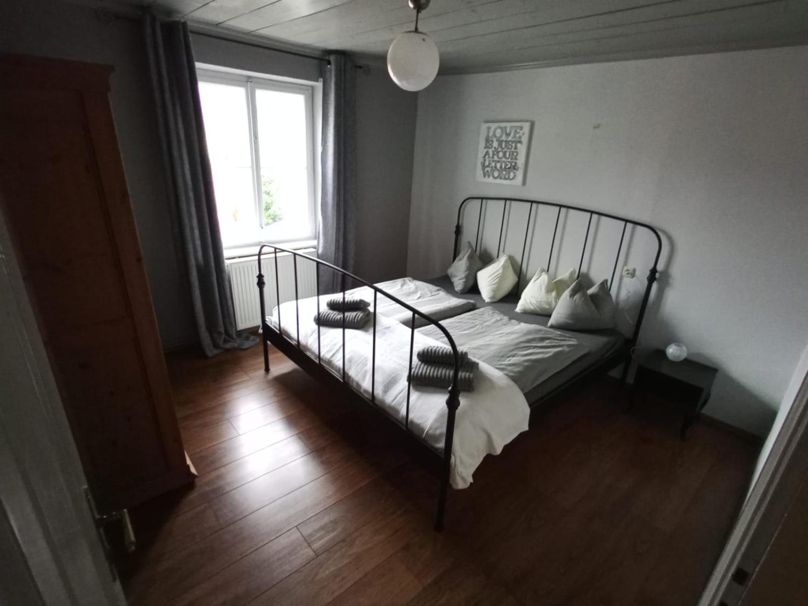 Hinterer 2&5 Bedrooms Apartment *